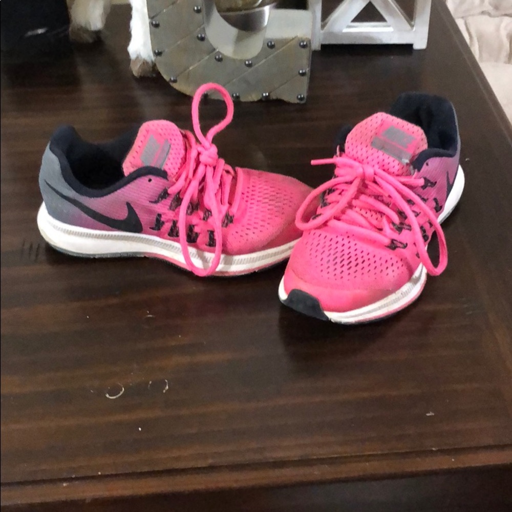 Nike youth pegasus zoom size 1y
